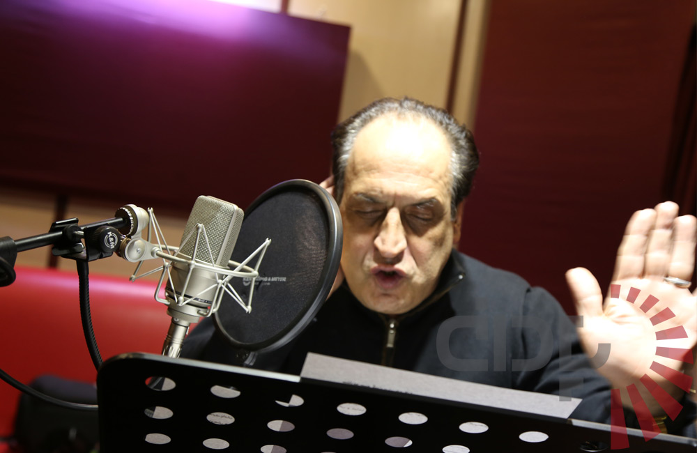 بهمن هاشمی همراه با پادان