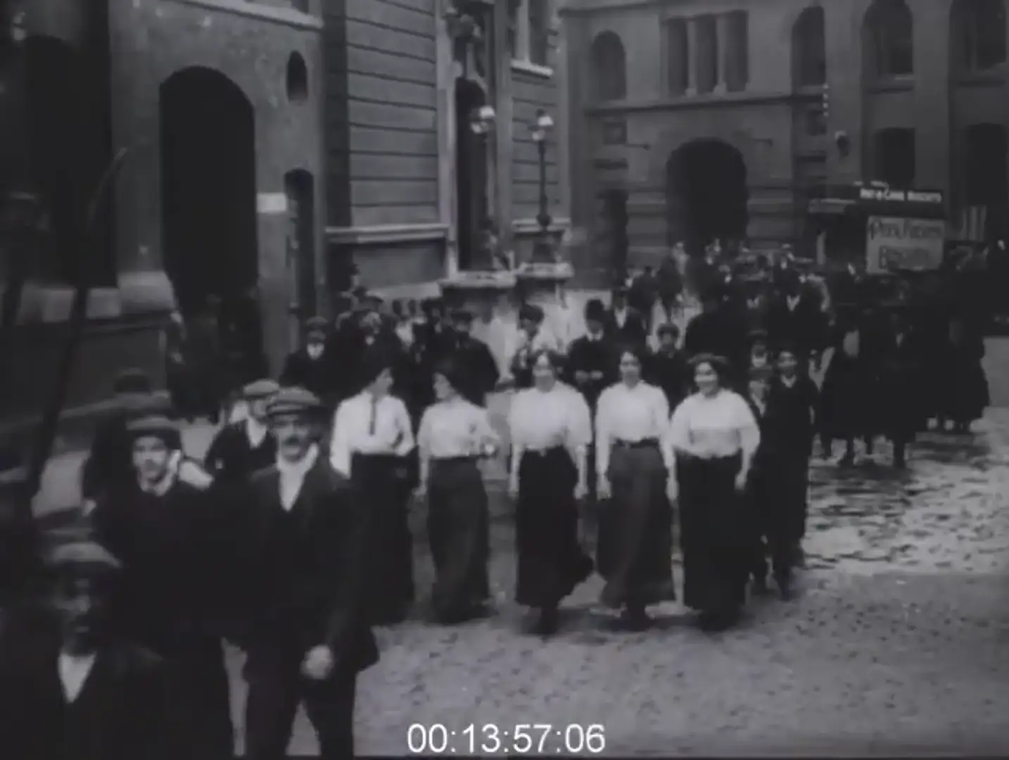 فیلم صنعتی بازدید از کارخانه بیسکویتسازی پیک فِرین و شرکا