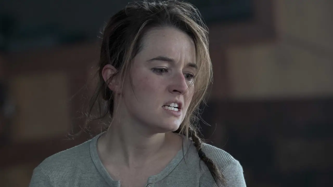 کیتلین دور در نقش ابی در سریال آخرین بازمانده از ما